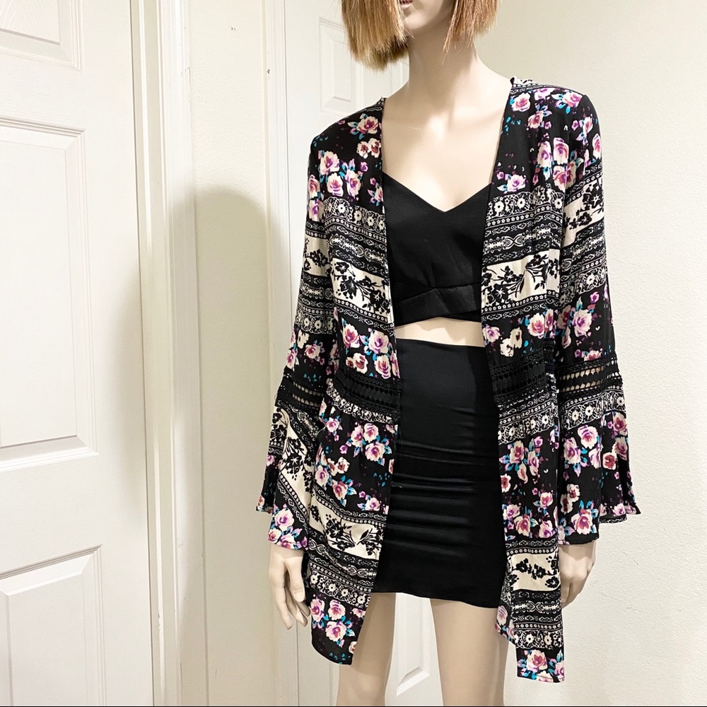 LA Hearts Floral Bell Sleeves Kimono